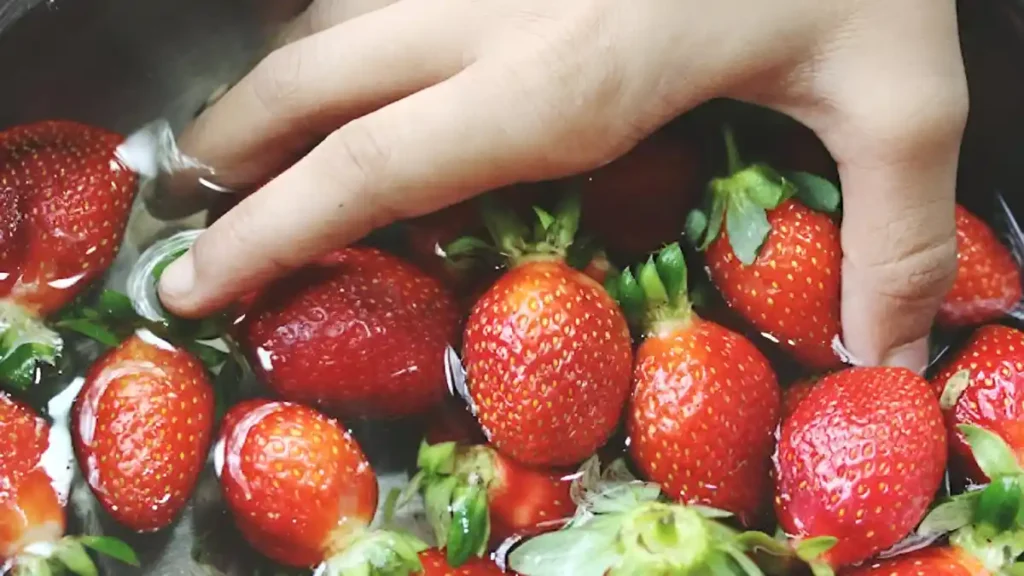 How To Wash Strawberries 
